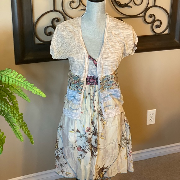 Perfect designer dress for those warm summer breezy days.  Made in Italy - Picture 2 of 7